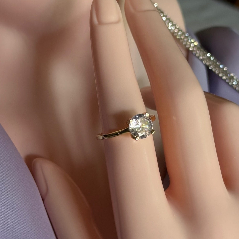 Minimalist 18K Gold Plated Ring with Clear Gem 💎 - Picture 3 of 4